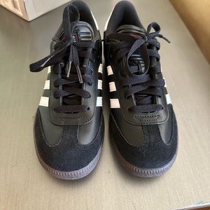 Adidas Samba Boys Youth Size 4.5 NWOT